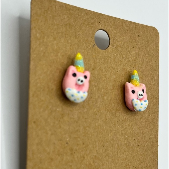 Pink shiny donut unicorn pig stud earrings - Picture 2 of 3